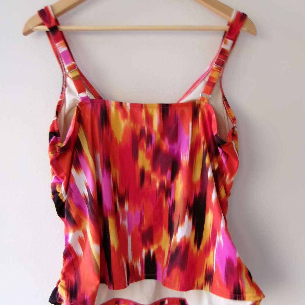 Penbrooke Takini Swim top Size 20 Ruched sides - Picture 3 of 5